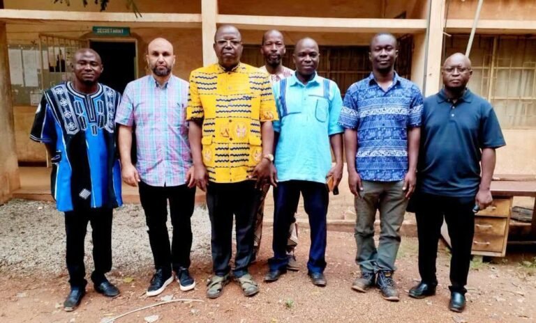 Techniciens en formation dans le secteur de la réfrigération et de la climatisation au Burkina Faso