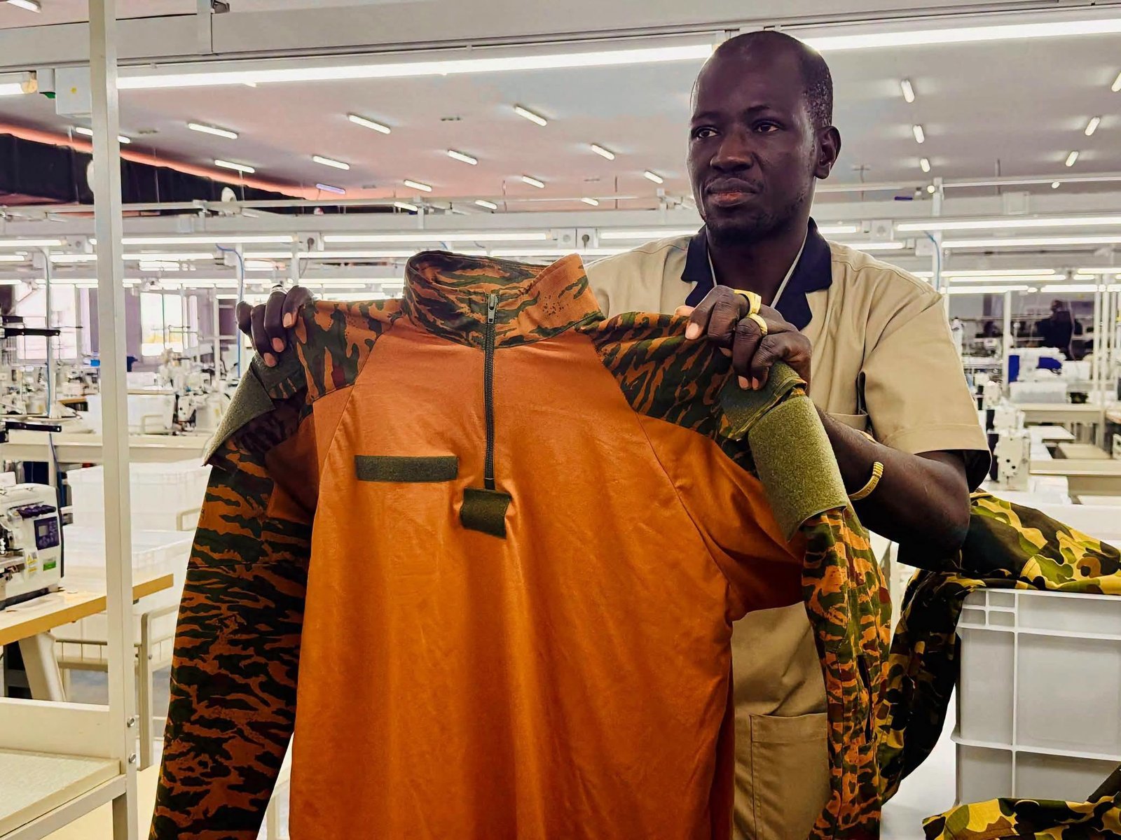 Tenues produites par TEXFORCES-BF au Burkina Faso
