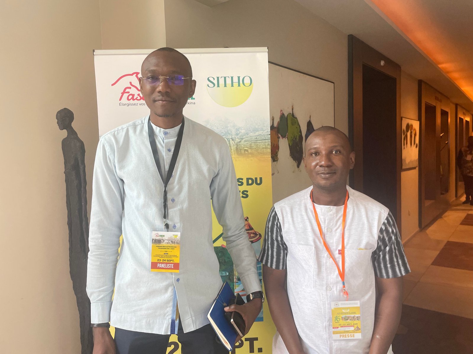 Billy Édouard Tiénon et Hamed Mbina YAMEOGO lors du forum sur le numérique et le tourisme dans l’AES