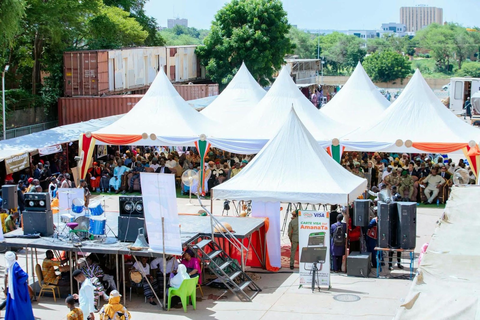 public spectateurs prestations artistiques culturelles ouverture ficni niamey