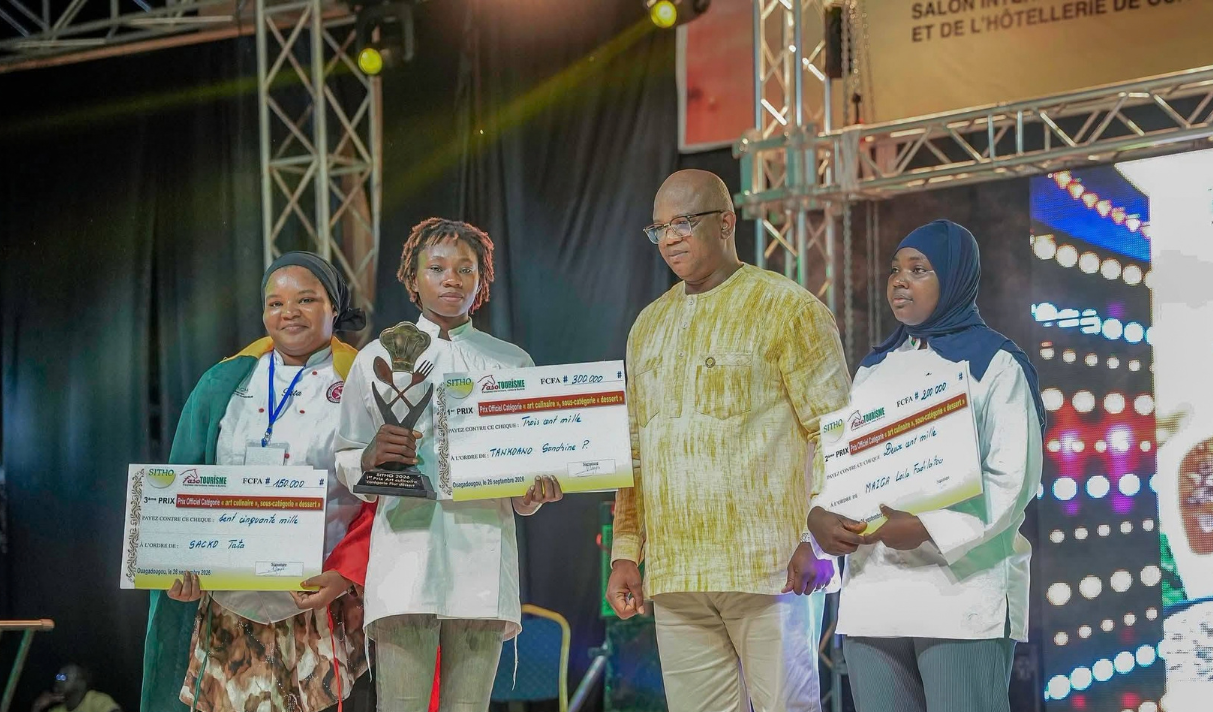 Lauréats recevant leurs distinctions lors de la clôture du SITHO 2026 à Ouagadougou
