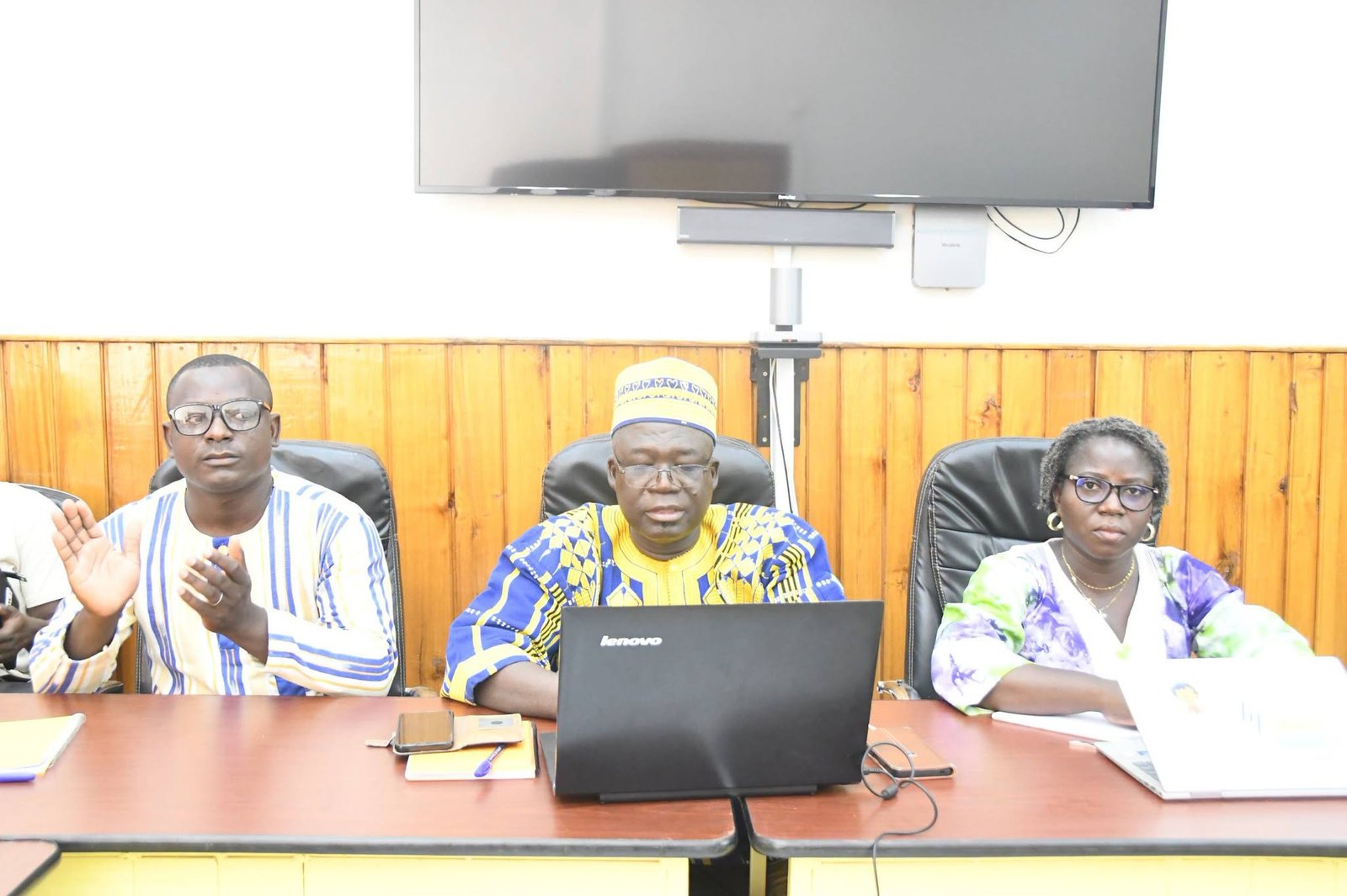 Le Camarade Anselm SOMÉ présidant l'atelier de validation de la DGECV à Ouagadougou.
