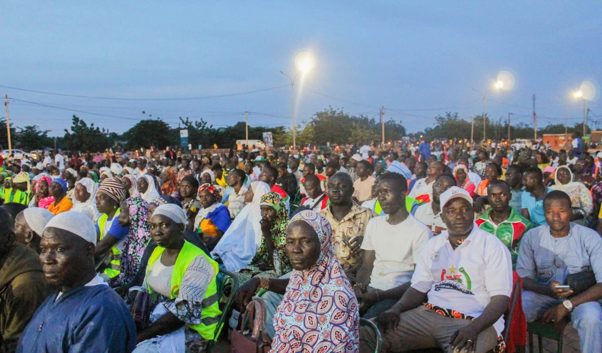 Foule réunie à la Place de la Nation de Koudougou pour la Nuit de la Révolution 2026