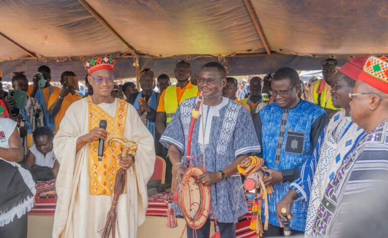 Le Camarade Ministre Pingdwendé Gilbert OUÉDRAOGO prononçant son discours pour le 130e anniversaire de la résistance de Kiidiga.