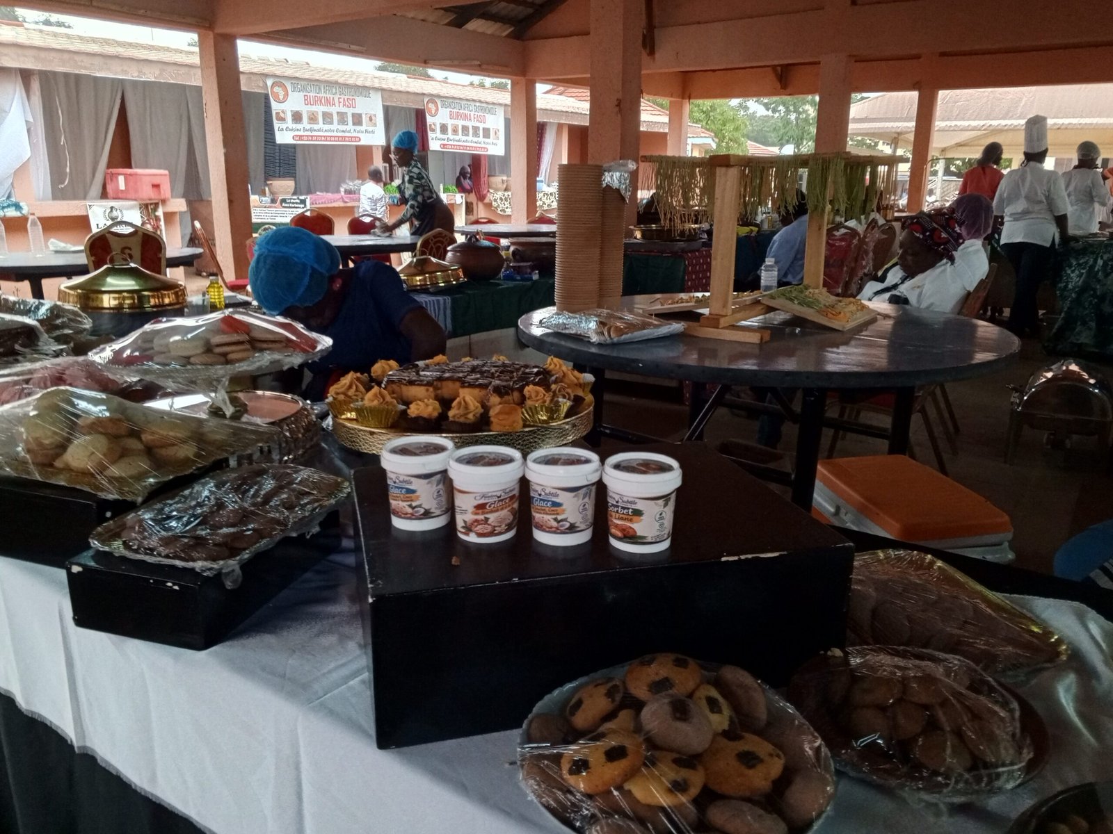 Pâtisseries et produits transformés à base de ressources locales exposés au SIAO