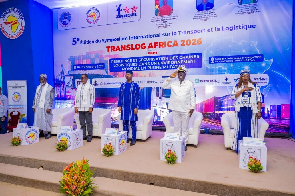 Photo officielle des autorités burkinabè et des invités d'honneur à TRANSLOG AFRICA 2026.