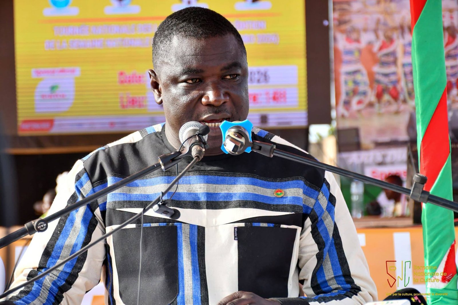 Le Gouverneur Yiyé Abraham SOMDO prononçant le discours de lancement de la tournée de la SNC.