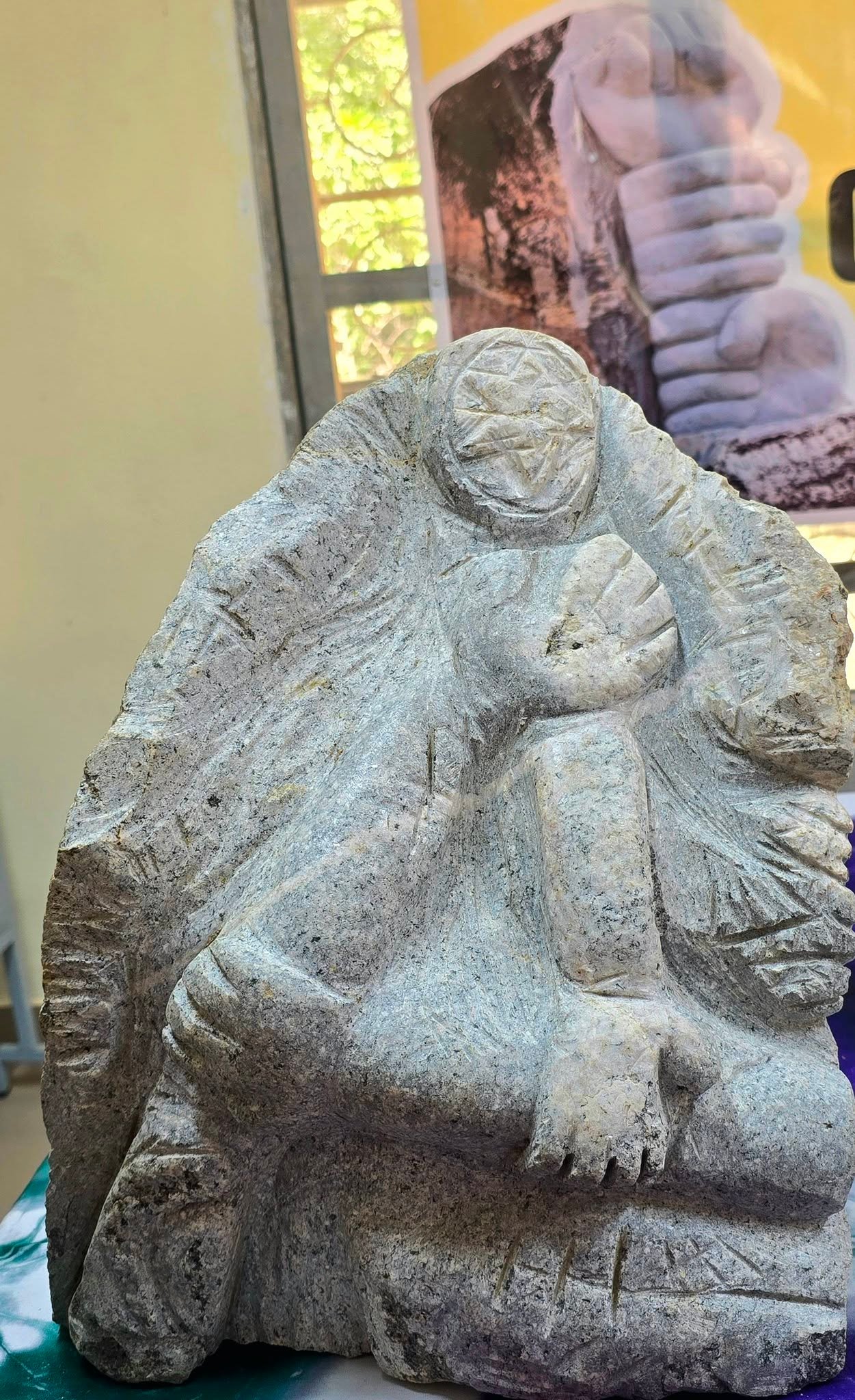 Les blocs de granite sculptés en plein air sur le site culturel de Laongo au Burkina Faso.
